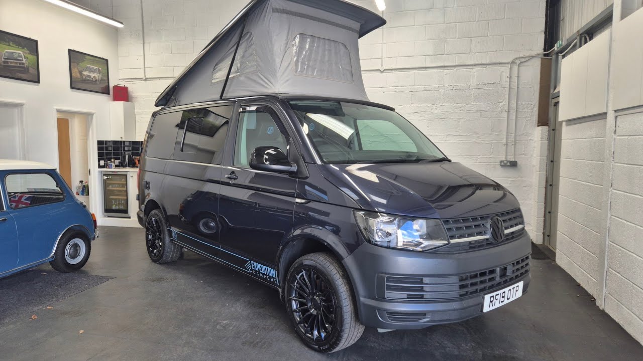 Кемпер VW Transporter T28 2019 года | Expedition Campers Camper King Conversion | Starlight Blue