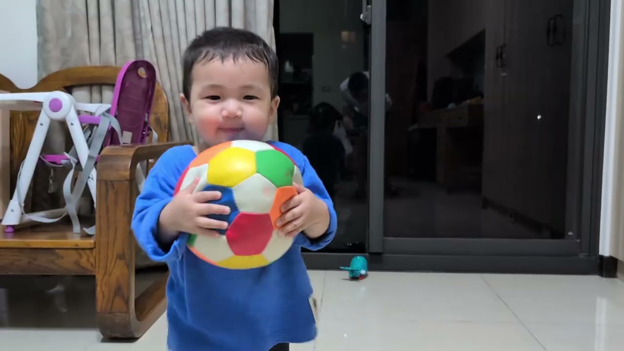 20260331 Grandma Call Moments｜Andy & Leo + Ball Play 😊⚽和阿嬤的視訊時光｜Andy Leo 開心互動，Leo 邊玩球