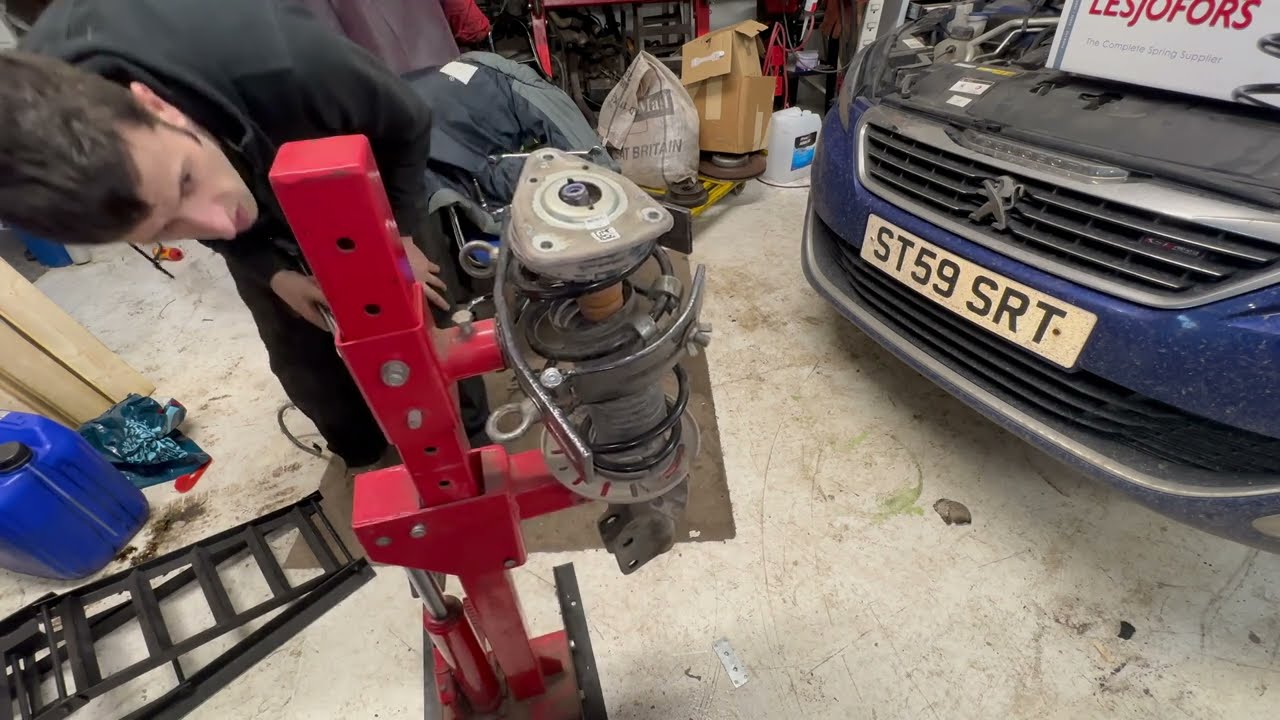 Peugeot 308 Front Strut/Spring Replacement Removal How To DIY
