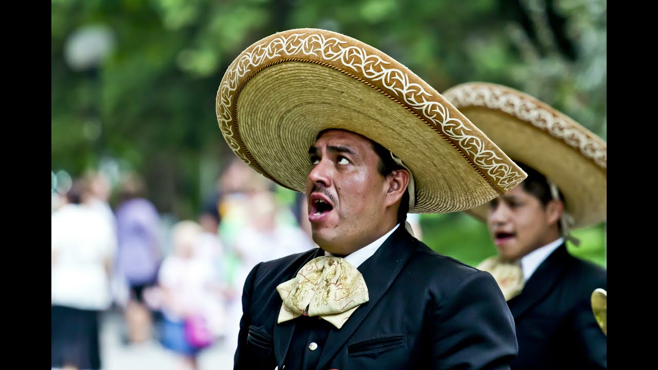 Love in Mexico - Carmen Mar&iacute;a and Edu Espinal