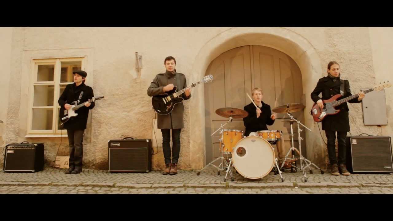 Loutky - Po roce zas (Official video)
