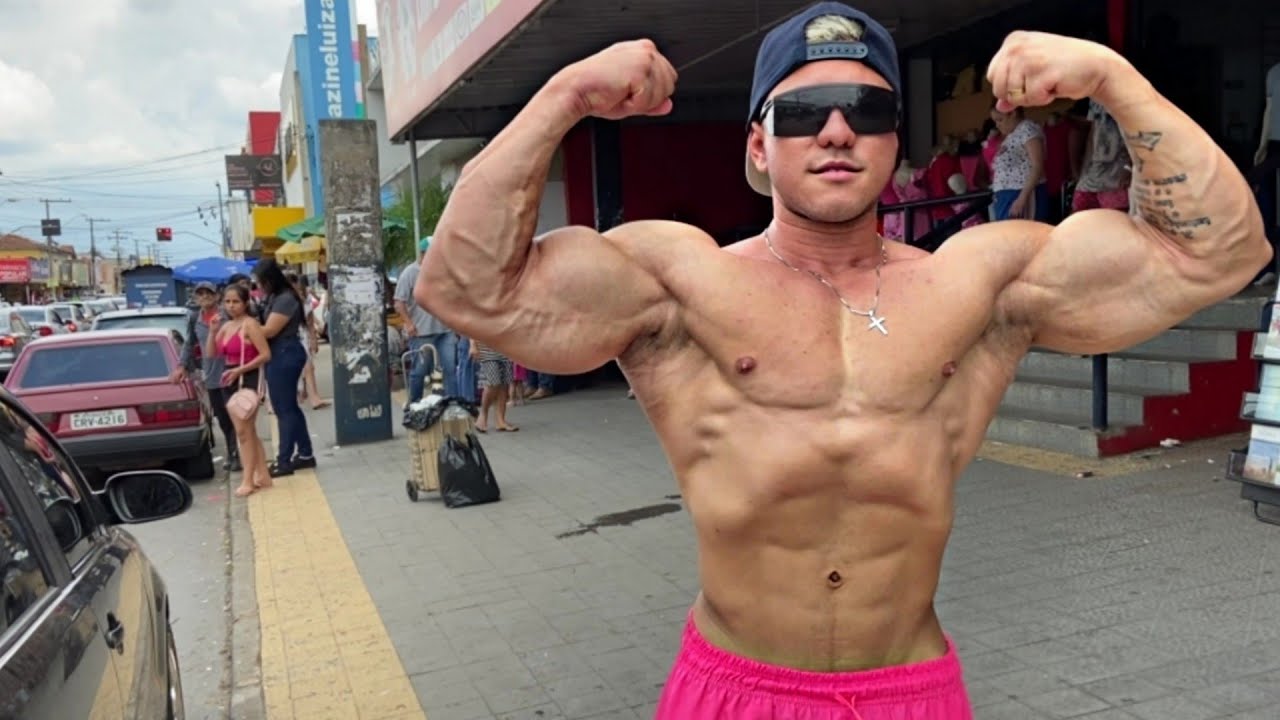 JAPONÊS SEM CAMISA EM PÚBLICO - REAÇÕES