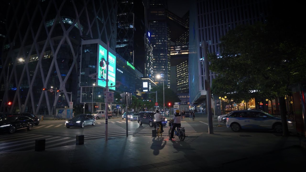 Walking in Shenzhen, China. Shenzhen Software Industrial Park. Tencent headquarters building.步行中國深圳。