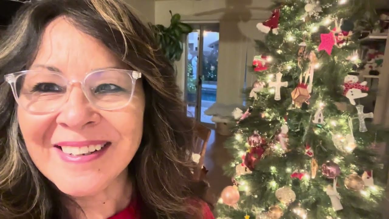 #vlogmas2025   Day 22| Childhood Dreams, Art Journaling & a Full Heart