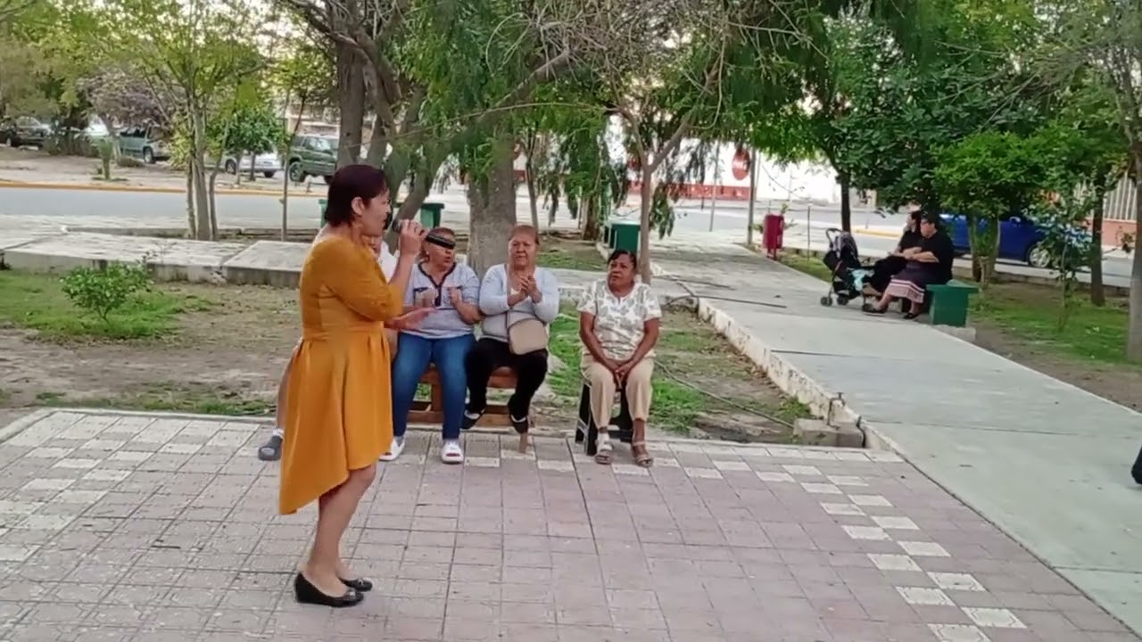 Silvia Quiñones la Moyita con la tequilera en Vamos a cantar a la latino no cuento con D de autor 