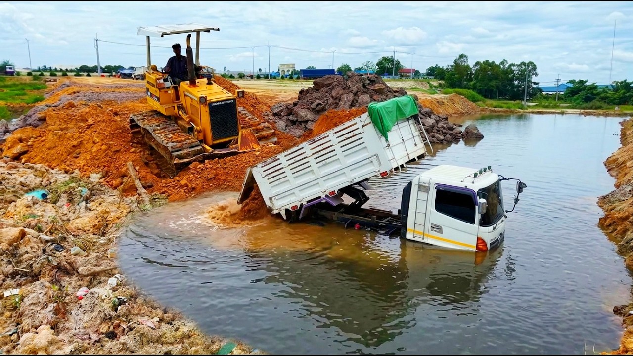 Unexpectedly, experts are working to clear the land canals and forests with many earthmoving trucks.