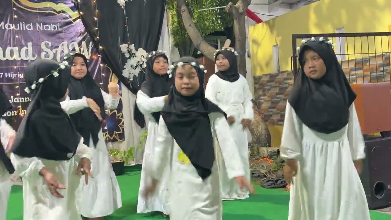 Tampilan Santri Raudhotul Jannah KIP.. Memperingati Maulid Nabi 