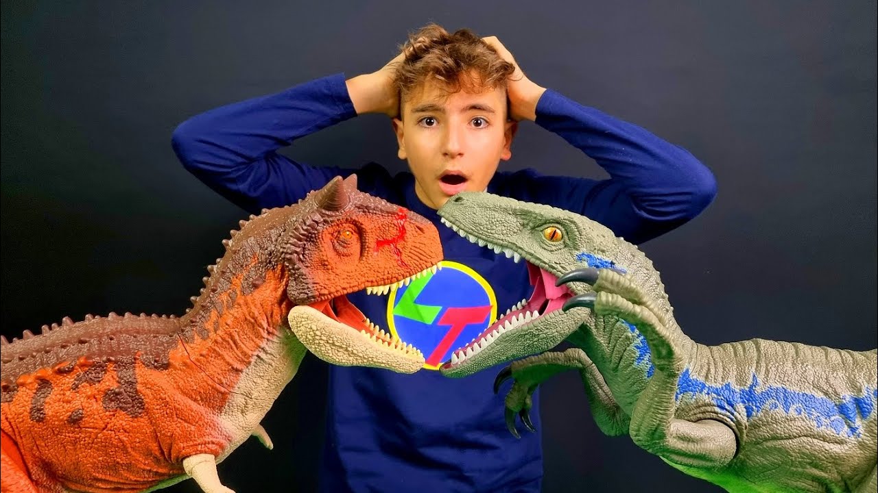 I DINOSAURI DI JURASSIC WORLD MI HANNO CIRCONDATO! - Leonardo D