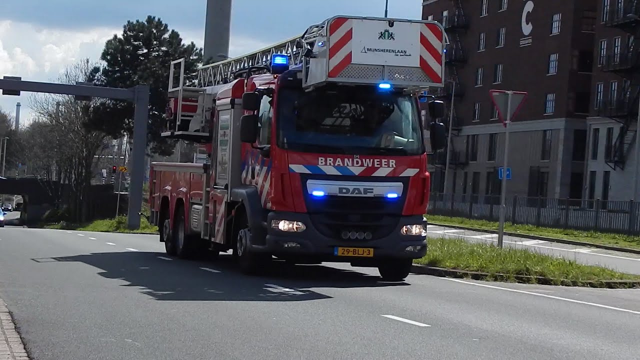 Bullhorn! Autoladder Mijnsherenlaan 17-3451 met spoed naar een woningbrand in Rotterdam!