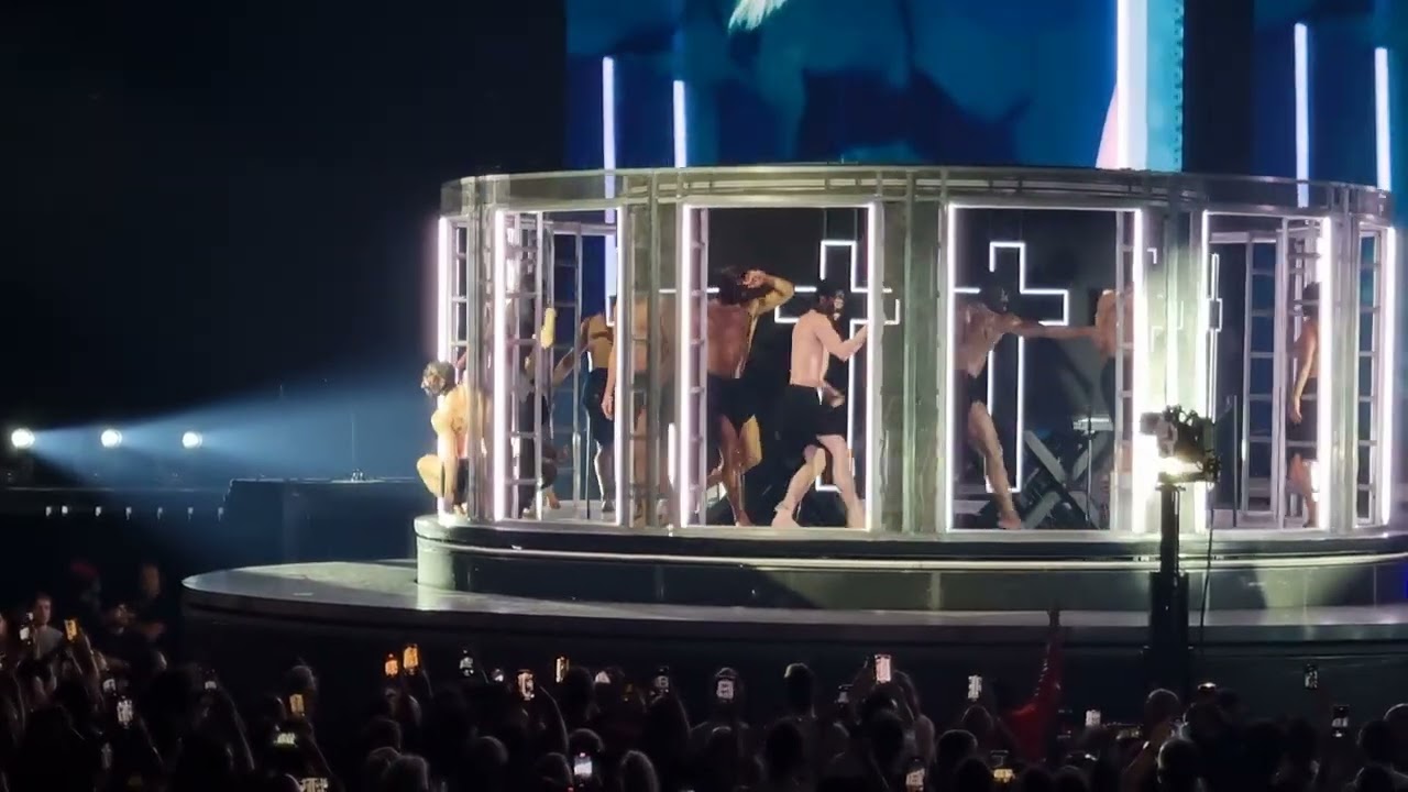 Madonna - Celebration Tour Antwerp - Virgin Mary Intro & Like A Prayer 22/10