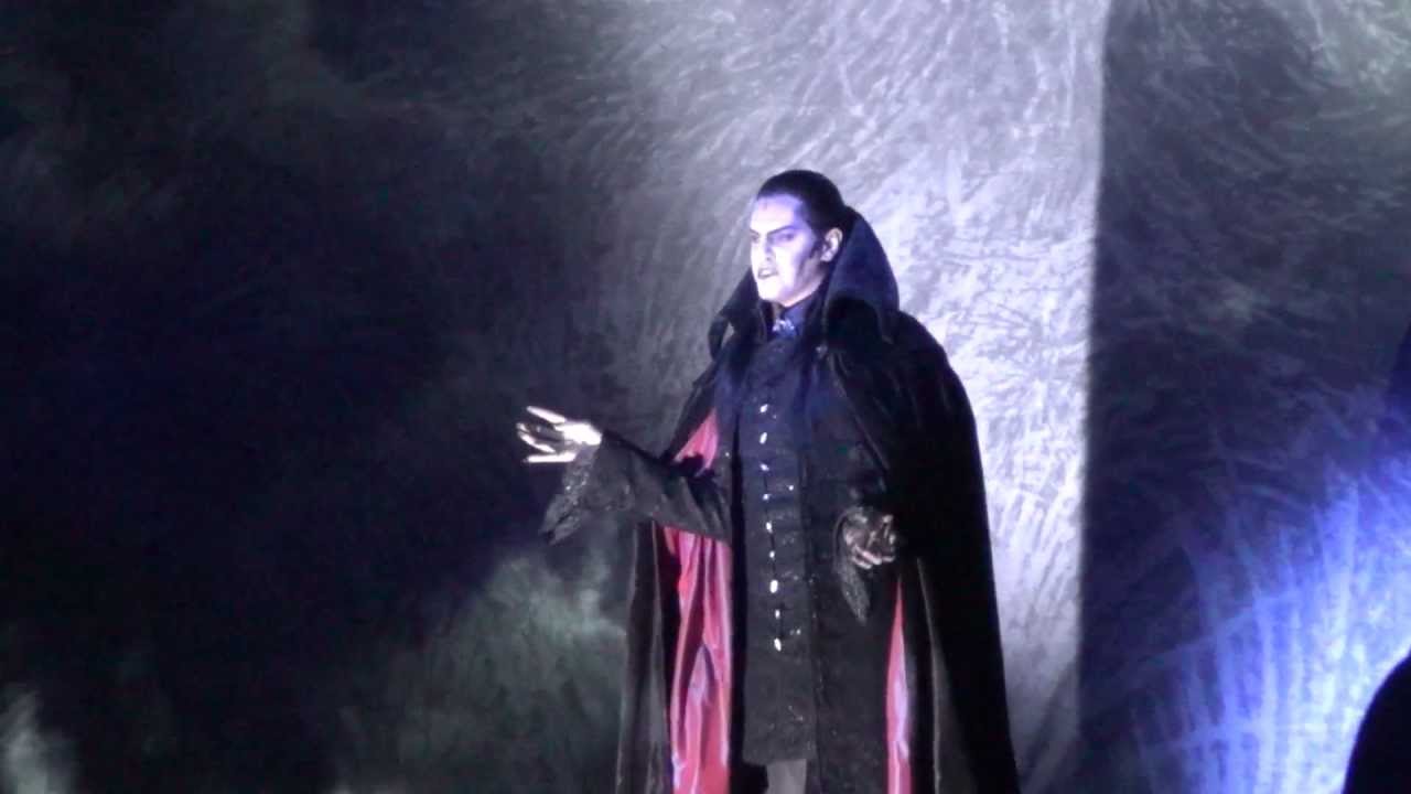 Ivan Ozhogin. Gott ist tot. Tanz der Vampire Russia