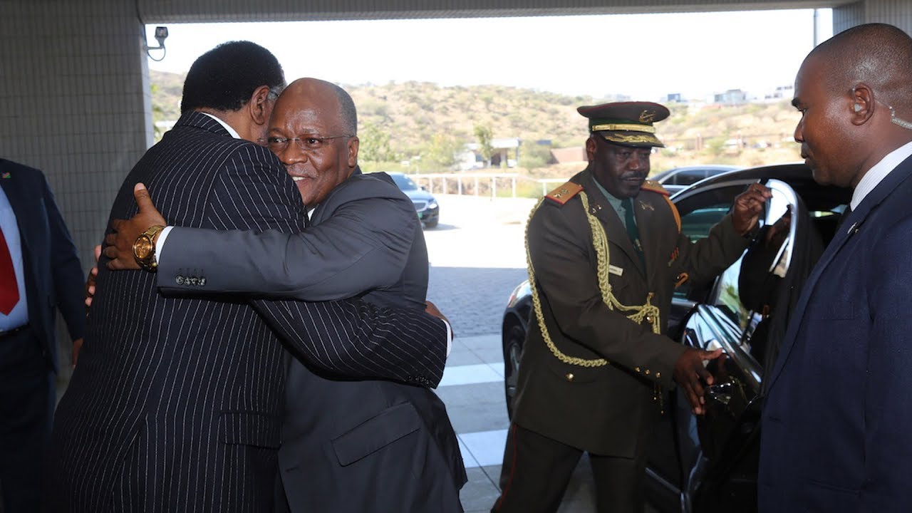 Rais MAGUFULI Alivyopokewa NAMIBIA Kwa Shangwe Akitokea SAUZI..!