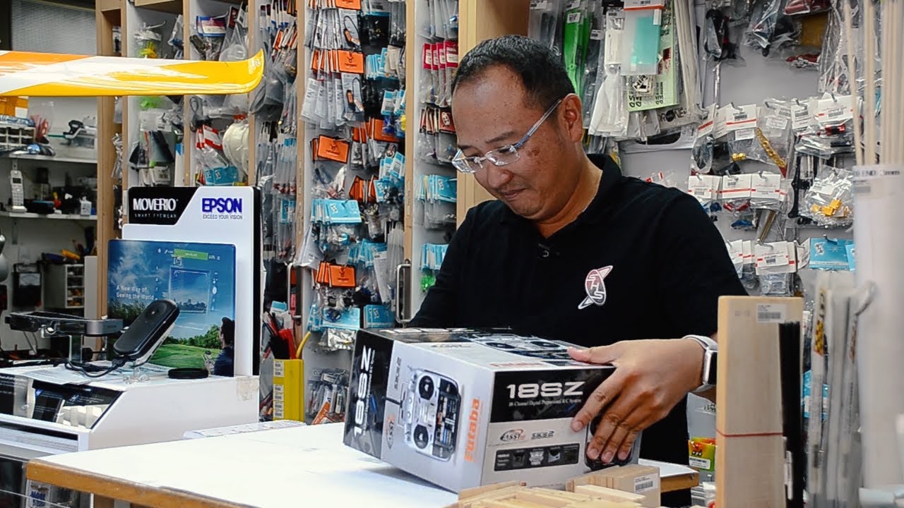 Futaba 18SZ: Ep. 01 - Unboxing and Updating Firmware