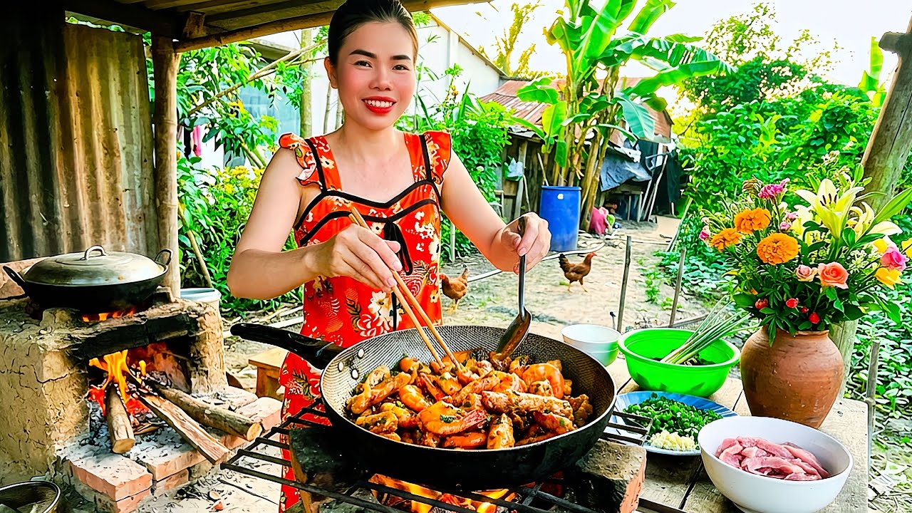 Countryside Life: Cooking Caramelized Shrimp with Pork and Watering the Garden 