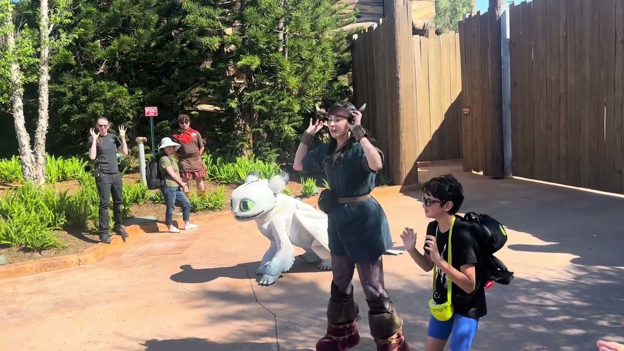 Pouncer at Epic Universe (Toothless’s kid)