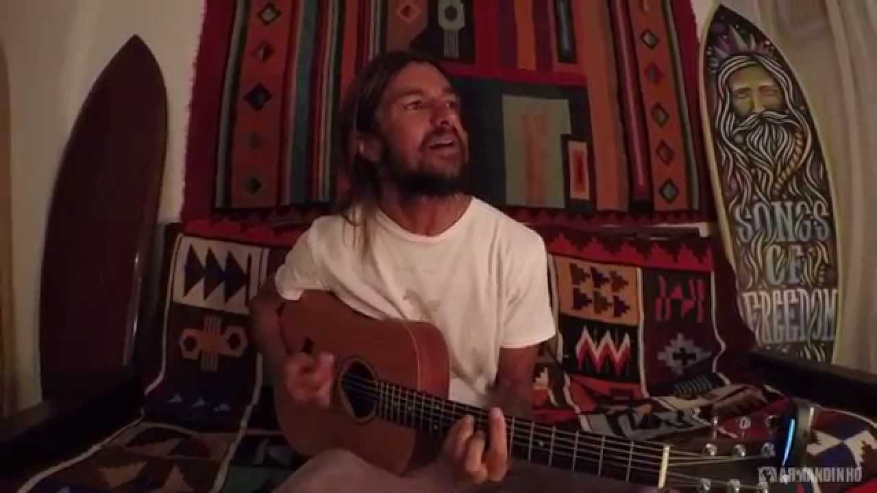 Armandinho - Reggae das Tramanda (Voz e viol&atilde;o)