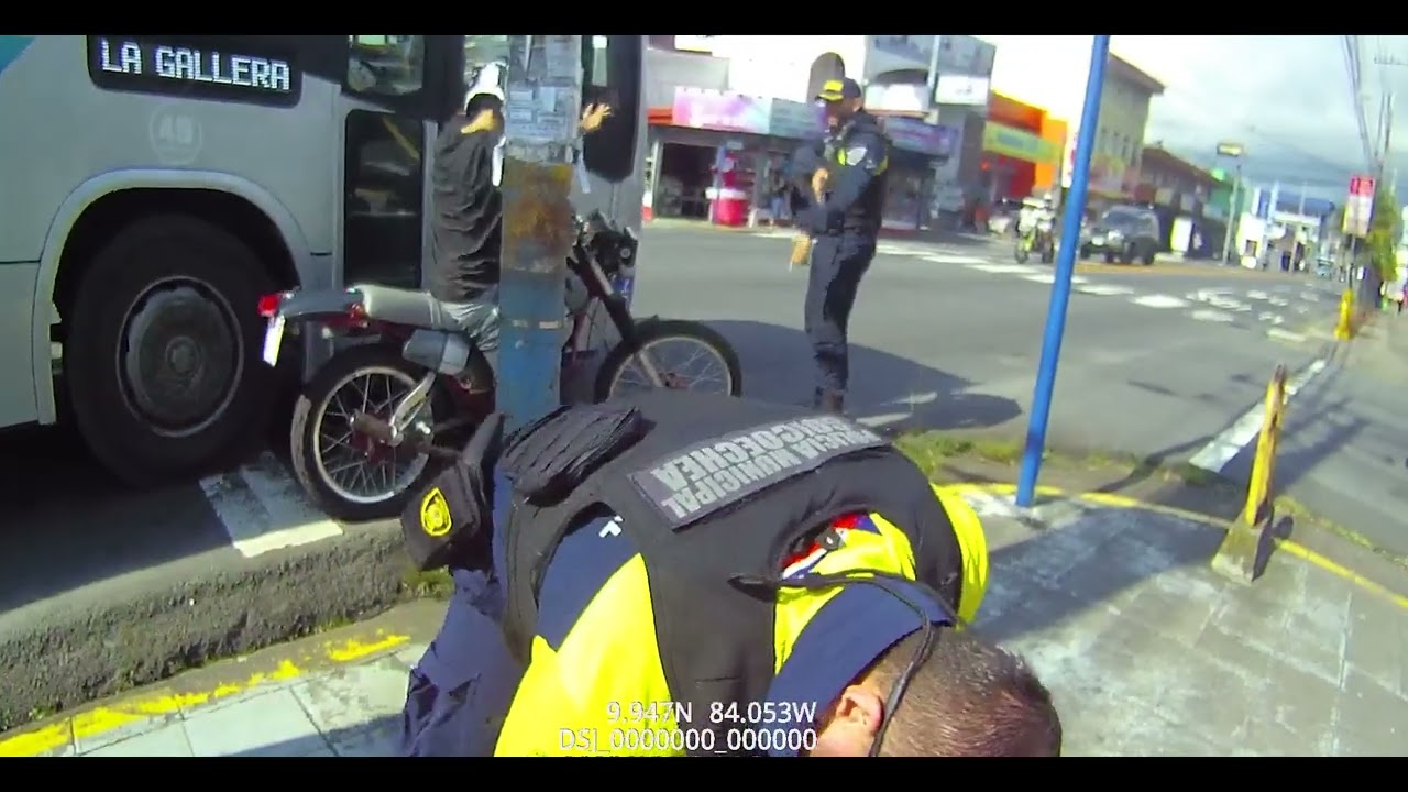 Pasajeros de bus aplauden reacción de Policía Municipal de Goicoechea