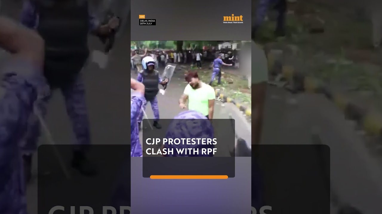 #CJP Protest March Turns Chaotic As Agitators Clash with #RPF At #JantarMantar