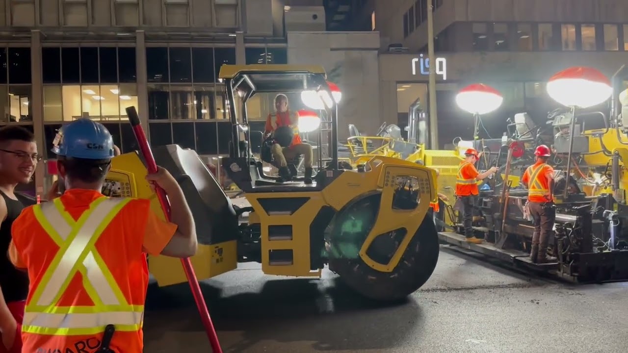 In Montreal wurde mitten in der Nacht die Straße asphaltiert. Rund herum waren Staus