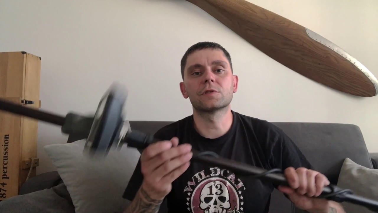 Minelab Equinox 800 na stole