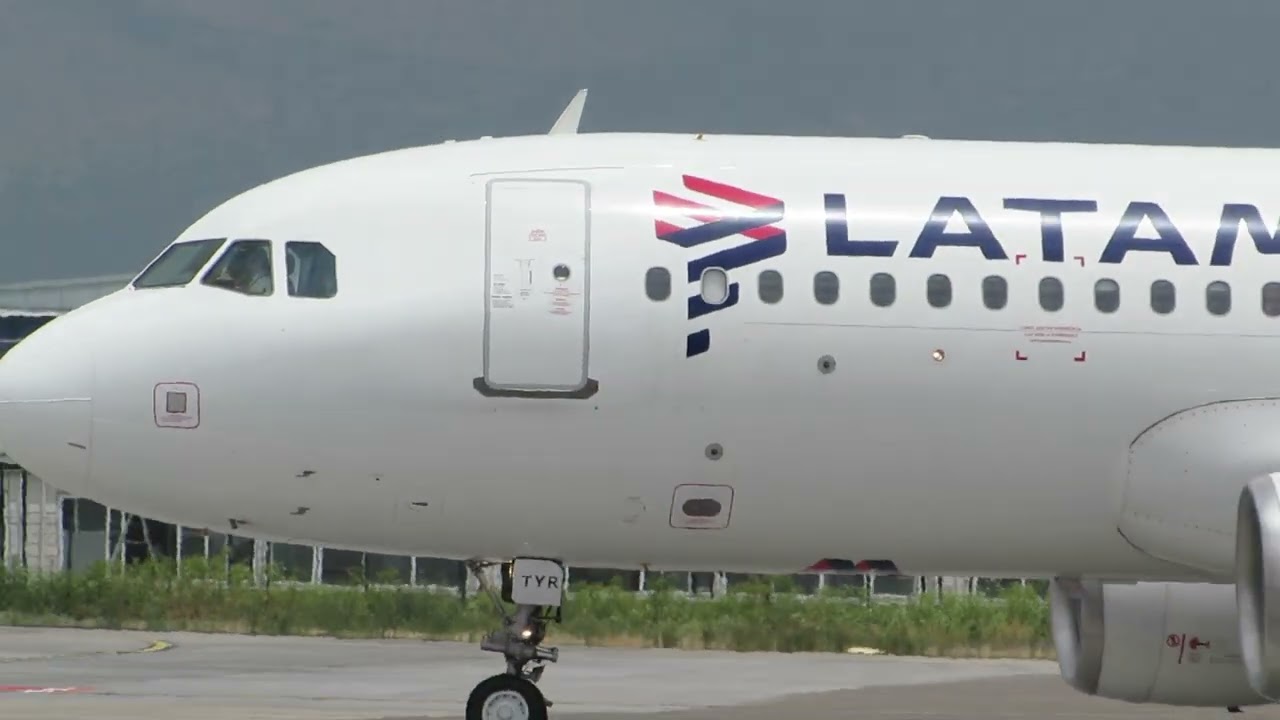 Airbus A320 Latam takeoff Scel santiago chile