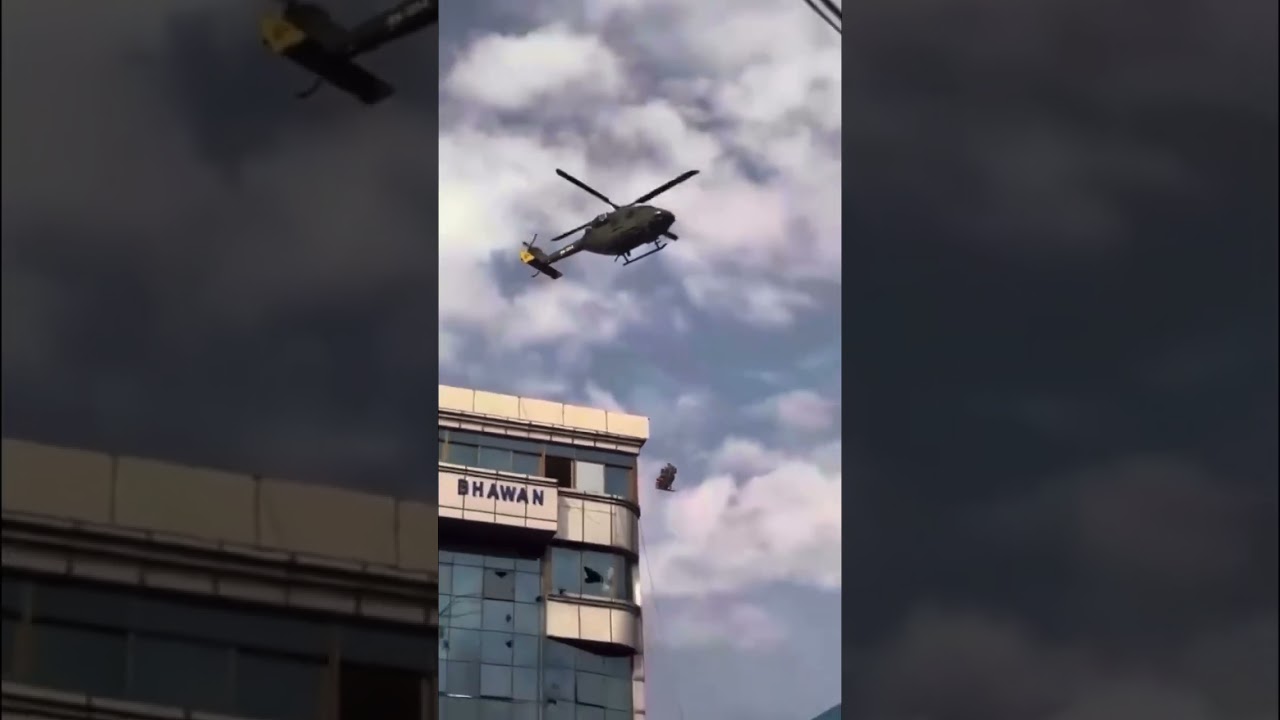 U Nepalu političari bježe helikopterom