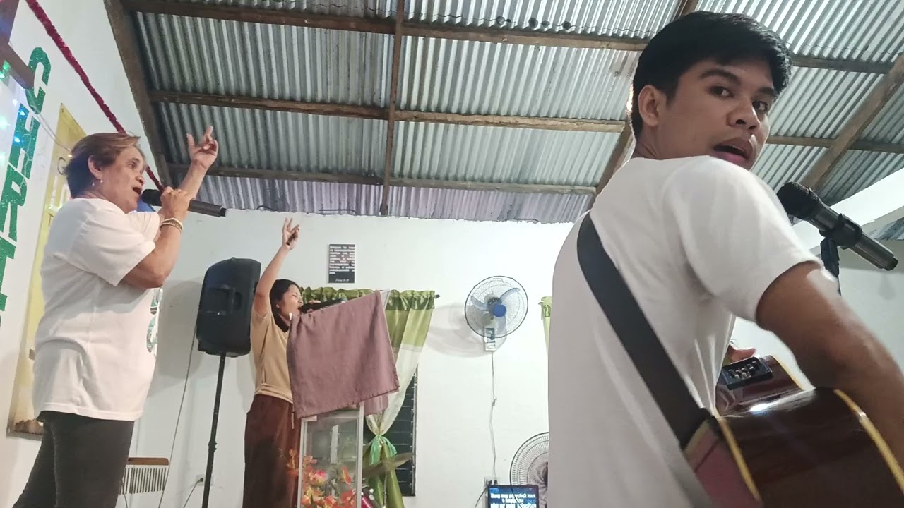 Mahal na mahal/ salamat salamaat/  pusong dalisay/ katapatan mo o Diyos