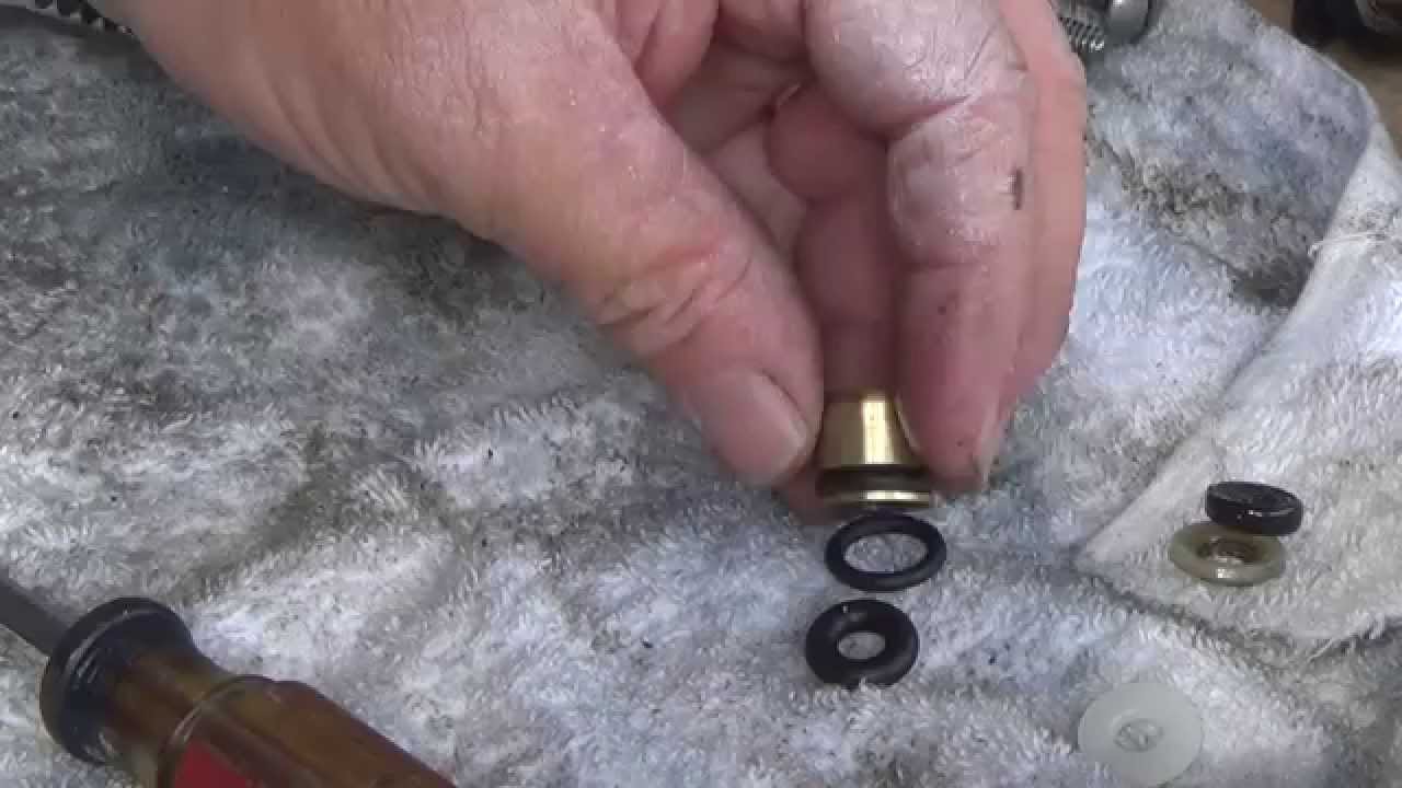 Evinrude 30 Part 3 [Lower unit seal replacement}