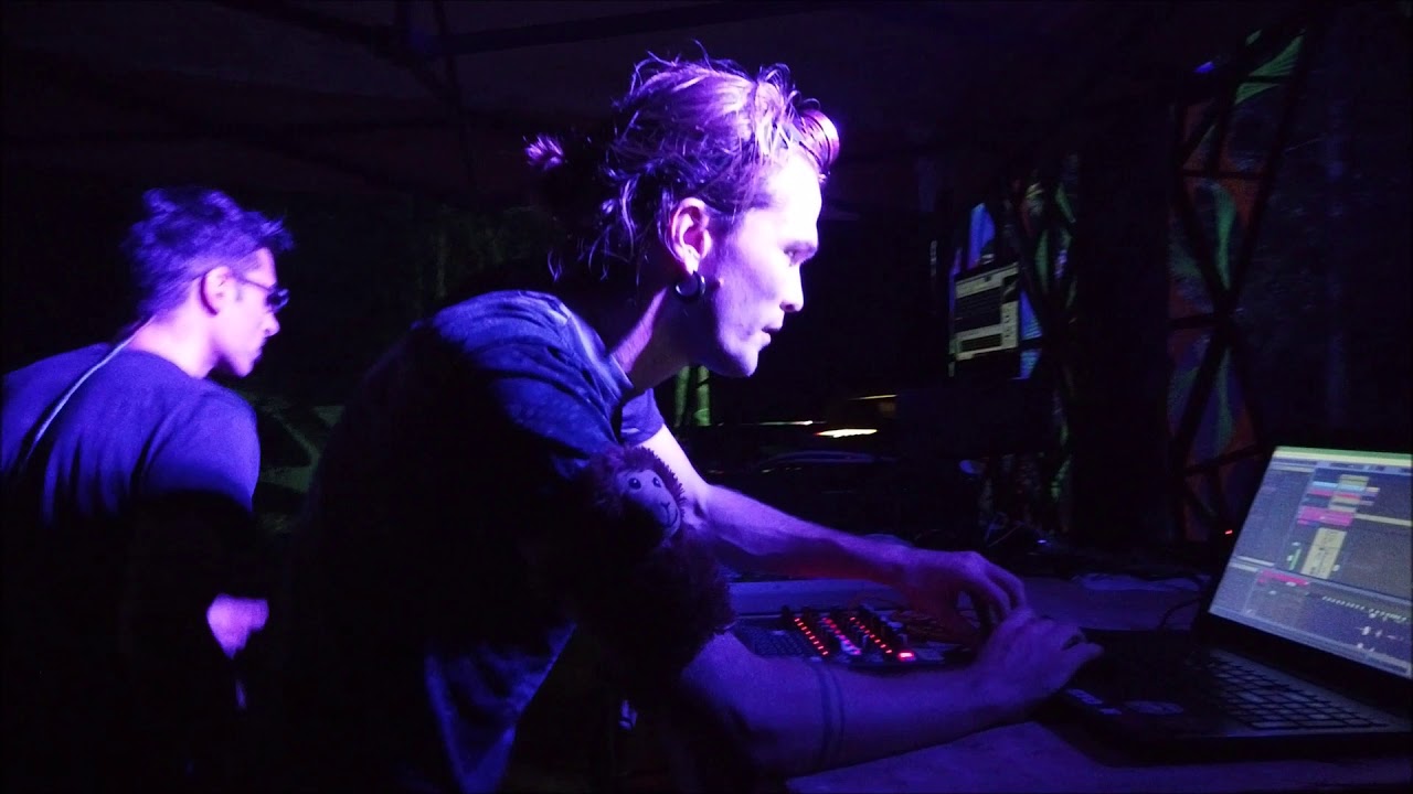 San and Tac Live with Soundblasting / Psykadlik art / Bavayia - New caledonia2019
