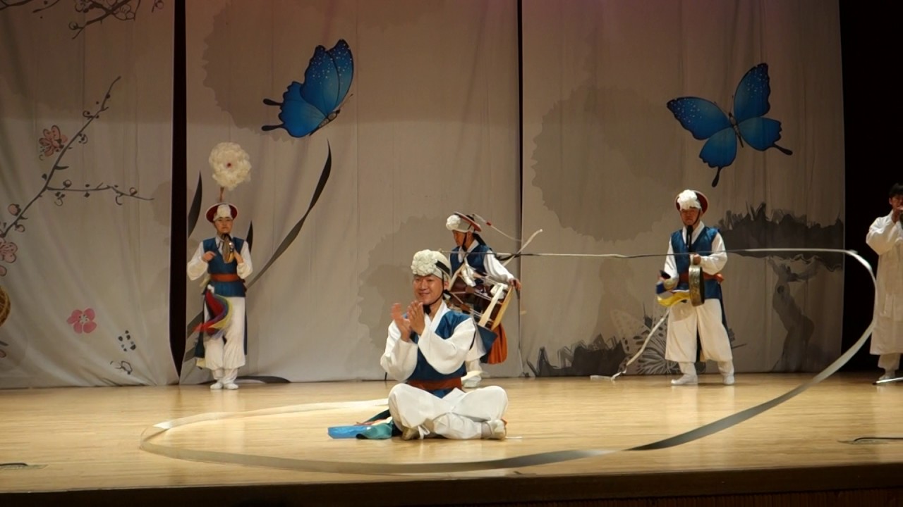 삼거리토요상설무대 천안시립풍물단 12발 상모돌리기 Cheonan city Traditional Art Theatre 天安市立 風物團