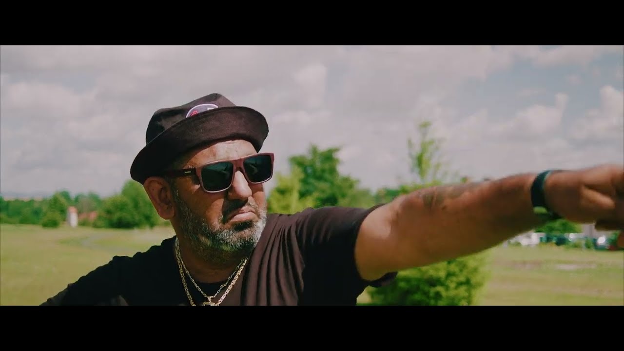 Aly Bee - Blázni  (official video)