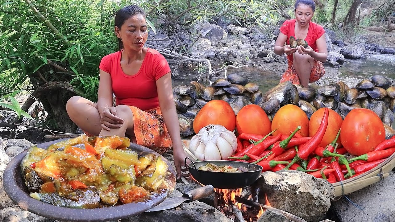 Found & Catch shellfish in river for food, Cooking shellfish for dinner, Cooking eggplant for lunch