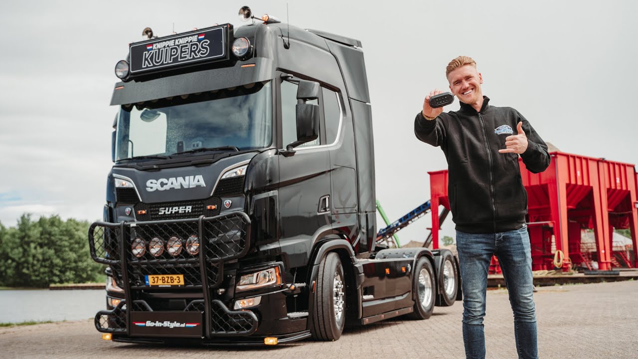 100% Knippie Knippie! 🚨 Mijn Scania is nu een rijdende lichtshow! 🤙🏻