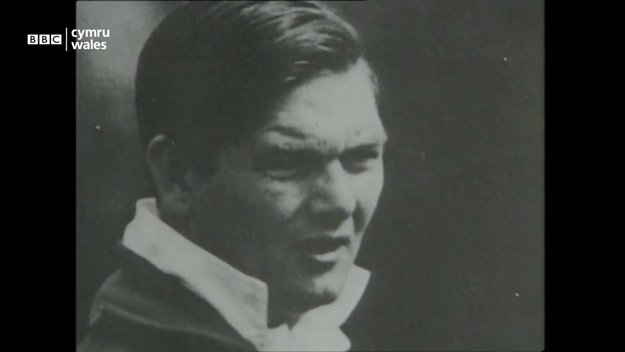 Roy Noble interviews Ray Gravell in Llanelli