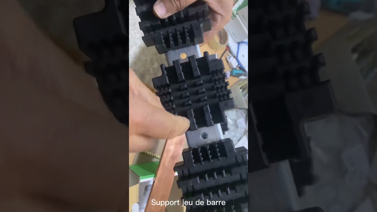 Support jeu de barre.  Busbar support.  حامل جو دبار