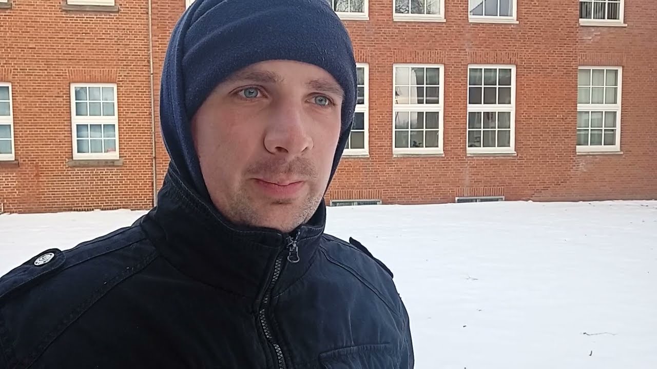 Я инфантилен и откладываю жизнь на потом. Просто напиши что-нибудь в комментариях
