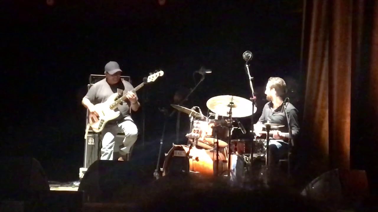 Bir&eacute;li Lagr&egrave;ne bass solo live jazzmi 9 nov. 2018 - Remembering Jaco