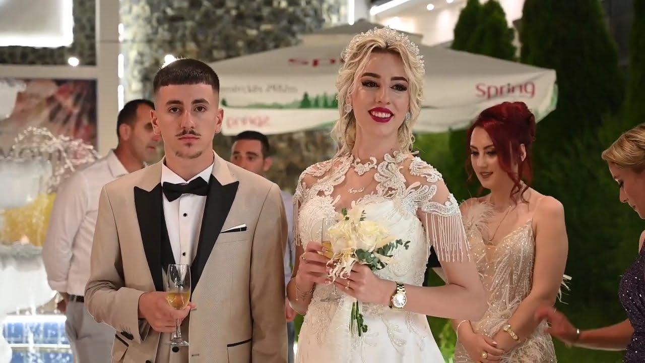 DASMA ENDRI % VASJOLA FOTO GENTI