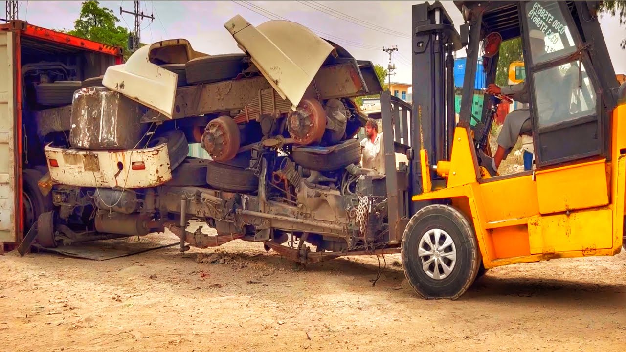 The truck came from Japan and repairing process in Pakistan|amazing process of truck repairing