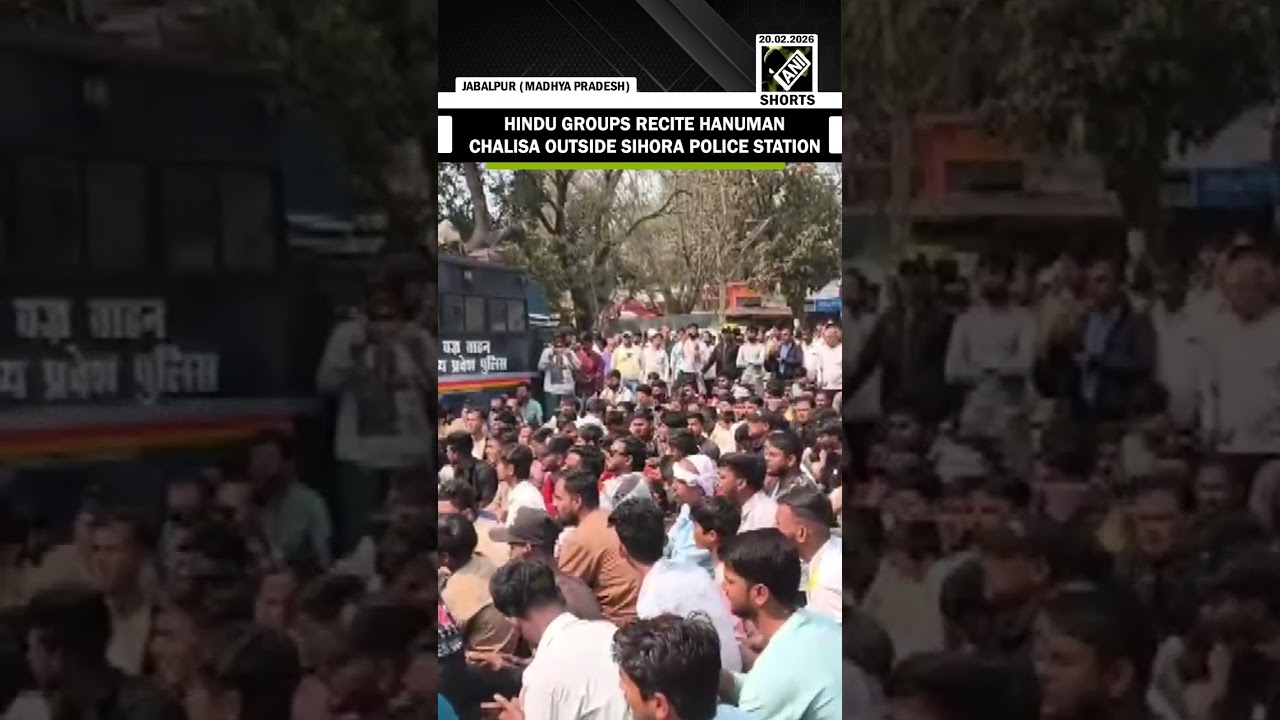 Hindu groups recite Hanuman Chalisa outside Sihora police station, seek action on stone pelting