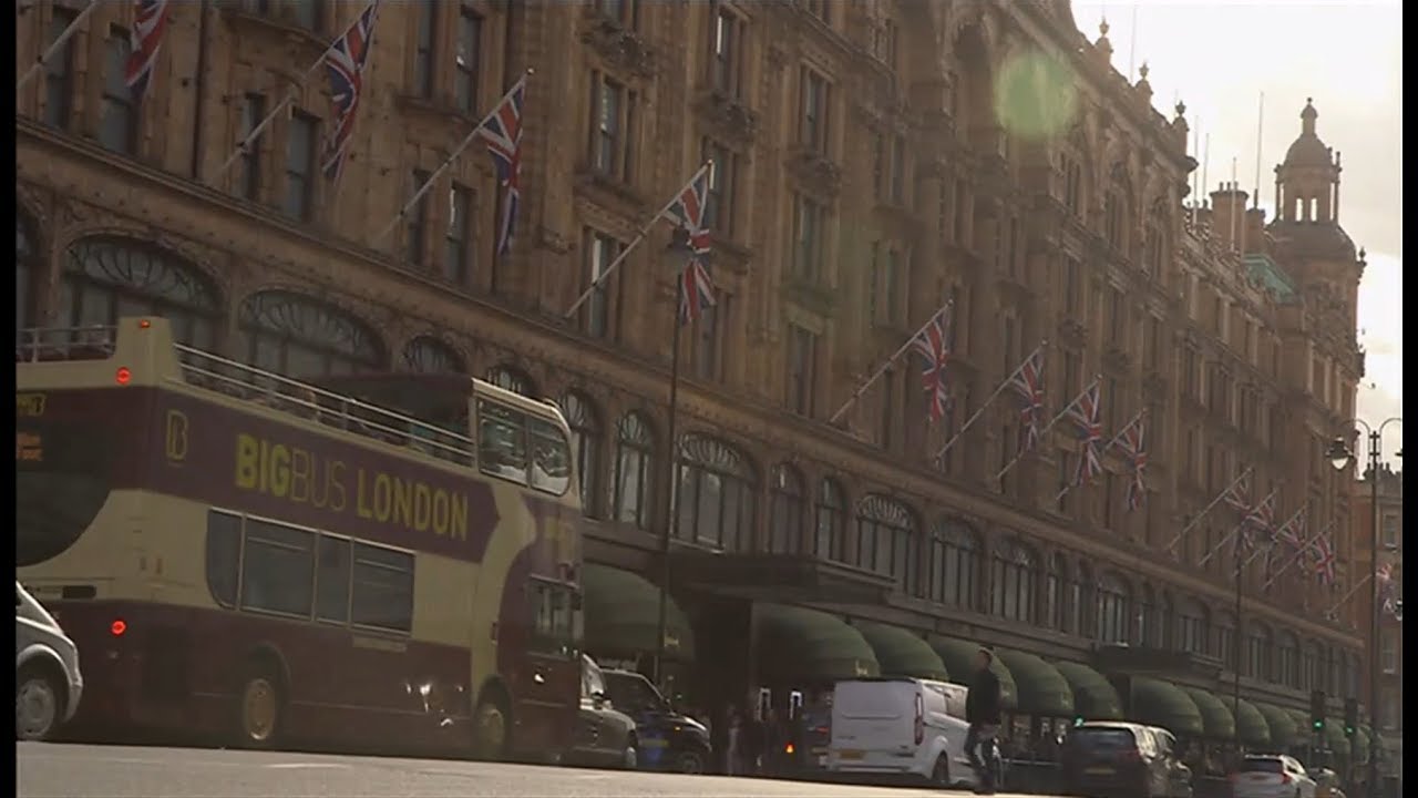 Harrods Christmas Santa Grotto only for rich backlash (UK) - BBC London News - 9th November 2019