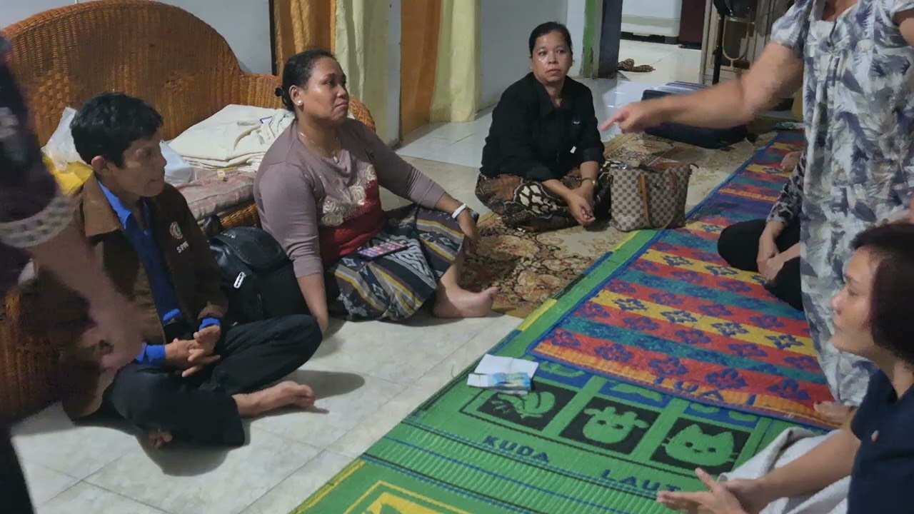 Viralkan. Gara² Uang Oknum Sintua HKBP Pancur Batu sumut, kepung keluarga saat digereja. Bringasss