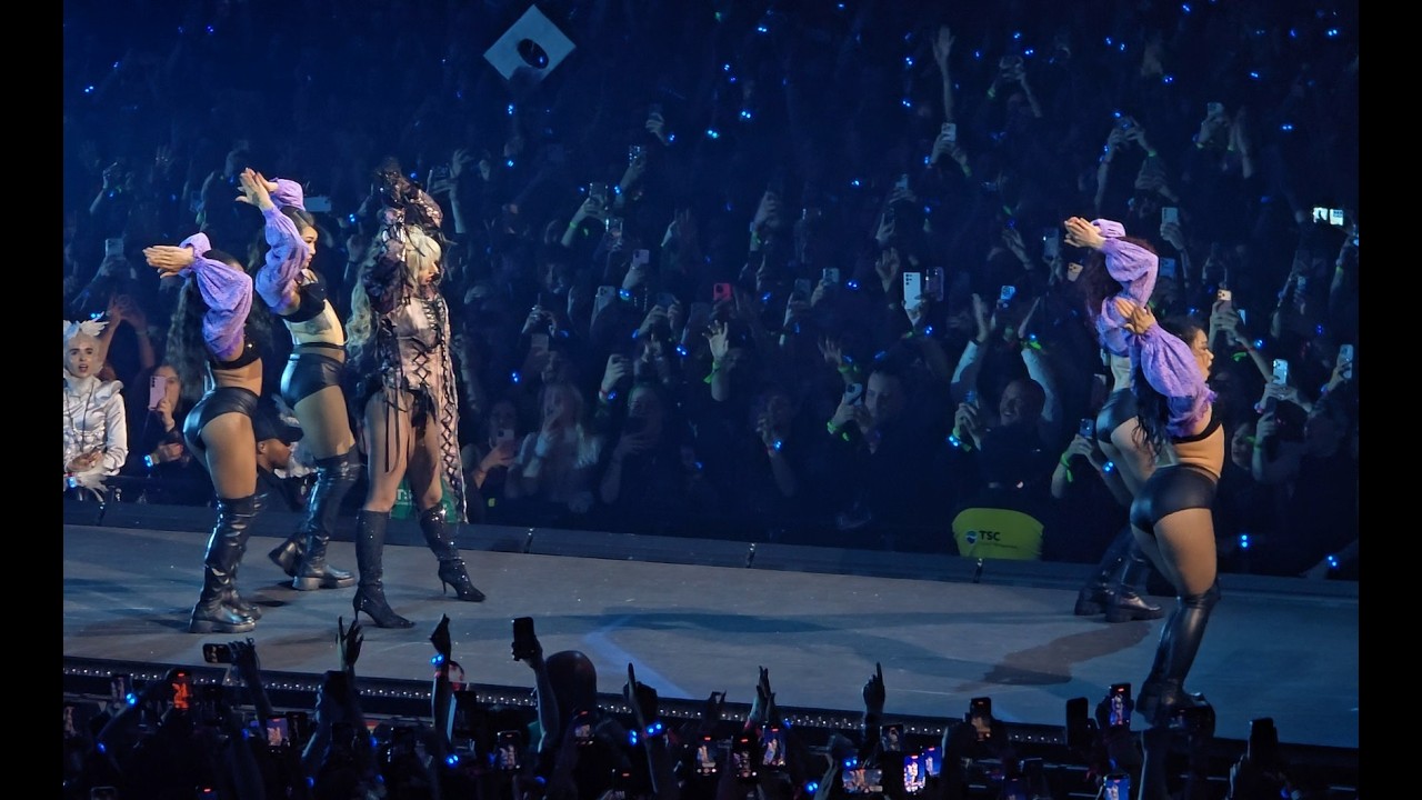 Lady Gaga - Applause - Just Dance - The Mayhem Ball Tour - Amsterdam - Netherlands - 4k