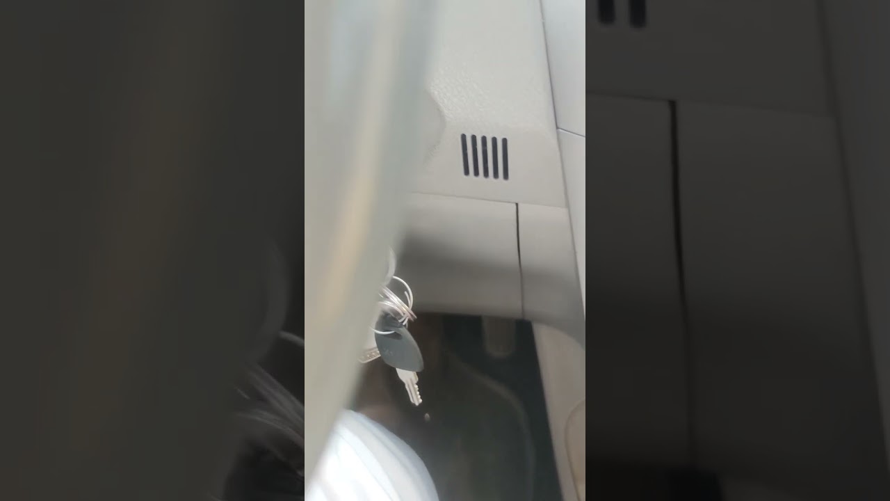 البداء في تحريك السيارة .. والتحكم في دواسة البترول ودواسة الفرامل