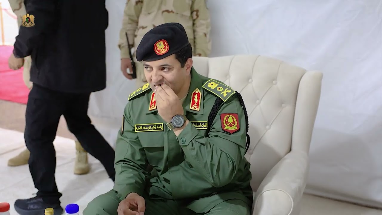 حضور المشير خليفة حفتر لمأدبة إفطار جماعي بمقر القيادة العامة رفقة قيادات وضباط القوات المسلحة.