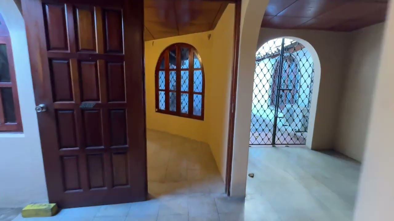 EN VENTA CASA EN LOS ROBLES