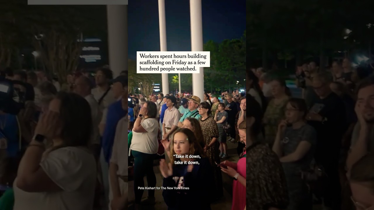 Trump&rsquo;s Name Is Removed From Kennedy Center Facade