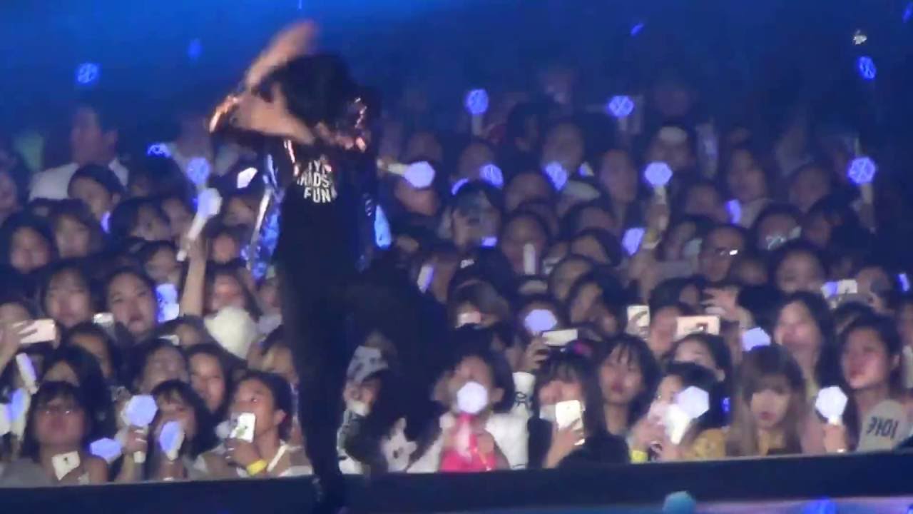 160722 EXOrDIUM LIGHTSABER (BAEK HYUN Ver)