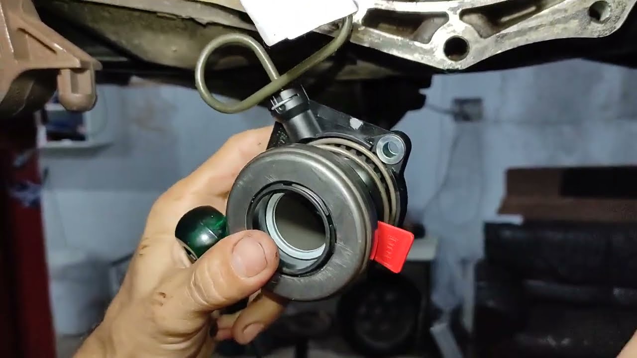 colocando virabrequim por baixo sem retirar motor , colocando atuador hidráulico embreagem ,top