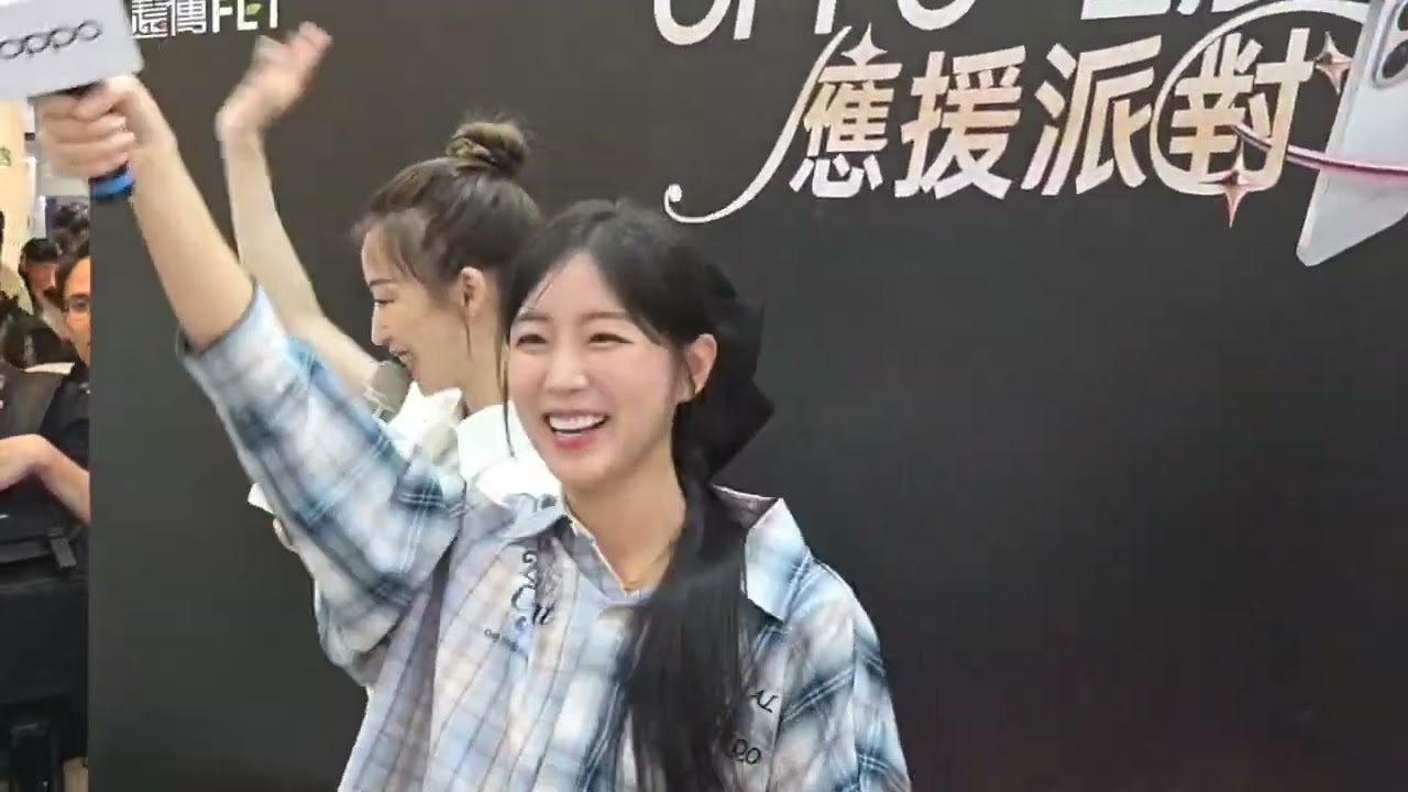 最後的口號變成小豬豬了 小安生氣氣🤣「#安芝儇 手機品牌一日店長直播20251108」的精華片段 (1:48:51 至 1:53:49)